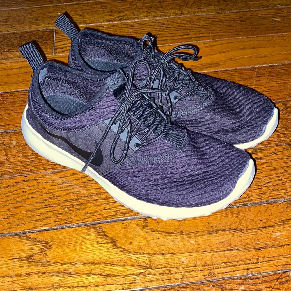 Nike tennis shoes